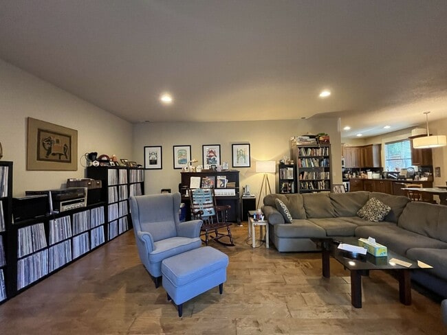 Building Photo - Bright and Modern North Portland Living with Three Bedrooms, Laundry Room & Attached Garage