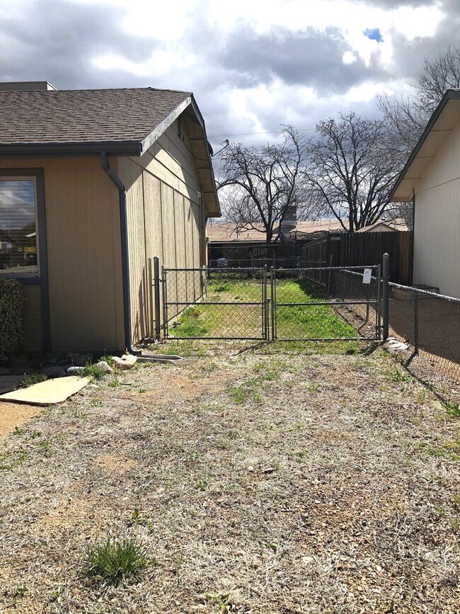 Building Photo - 3523 N Dale Dr