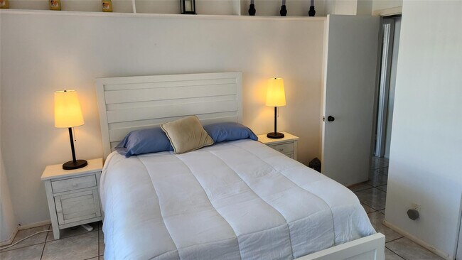 Building Photo - 405 N Ocean Blvd