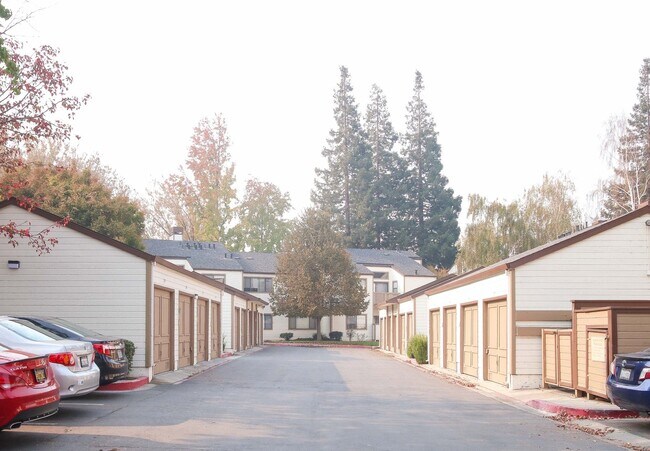 Building Photo - 2 bedroom 2 bath Condo in great neighborhood $3500