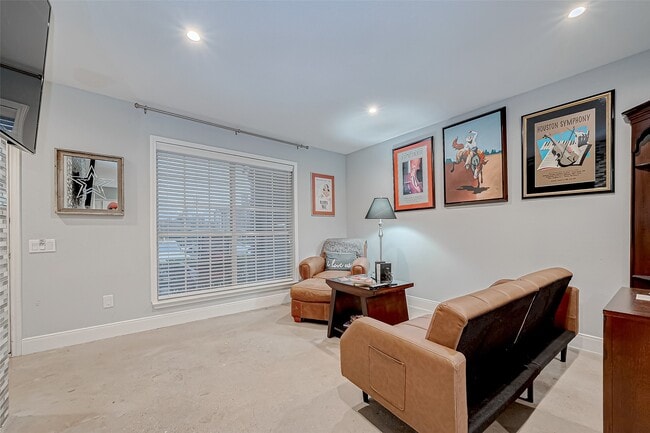 Building Photo - 1860 White Oak Dr