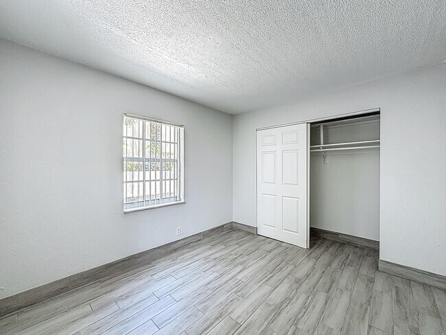 Building Photo - 337 Kenilworth Blvd