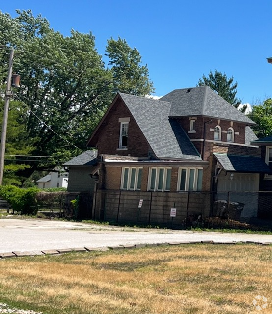 Building Photo - 415 N Gilbert St
