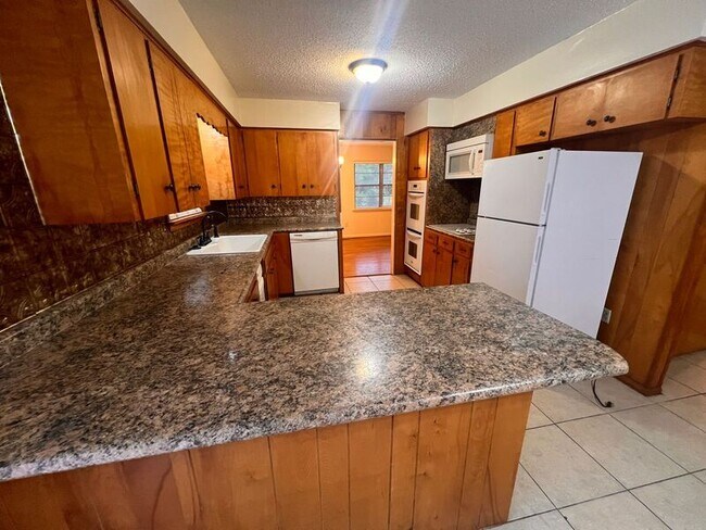 Building Photo - 6709 Sandpiper Dr