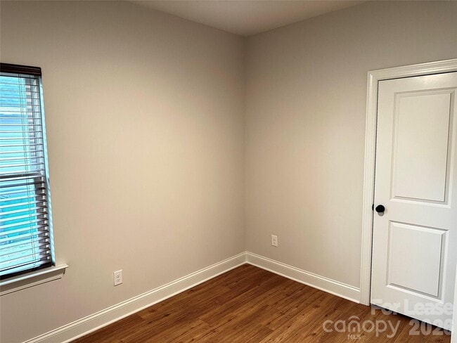 Building Photo - 521 N Linwood Ave