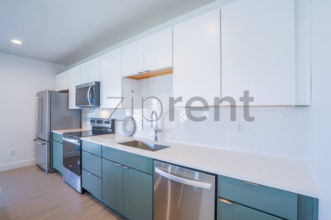 Building Photo - Unit B