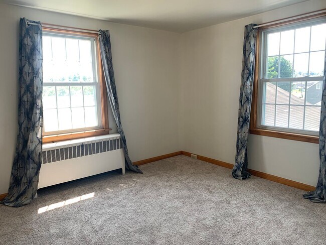 Building Photo - 5065 Buchanan Trail E