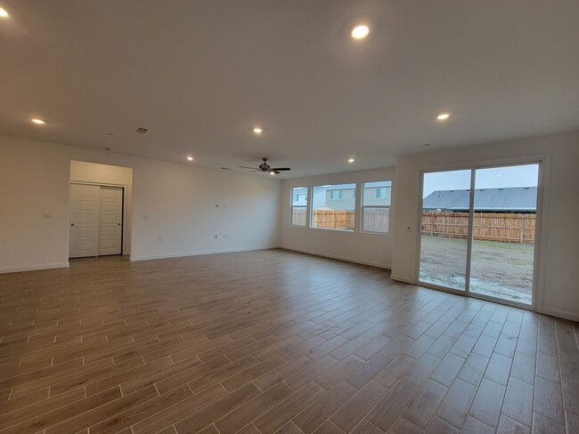 Building Photo - Brand New Home