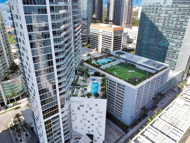 Building Photo - 1300 Brickell Bay Dr