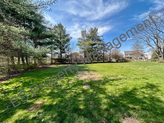 Building Photo - 2464/66 Tansel Rd - West