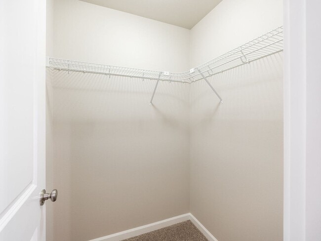 Building Photo - Charming River District Rancher | Double Vanity Suite | Walk to Orchard Park