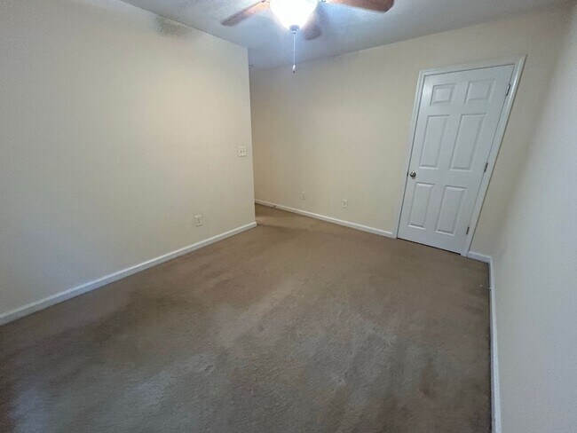 Building Photo - PRE-LEASING FOR AUGUST 2026!