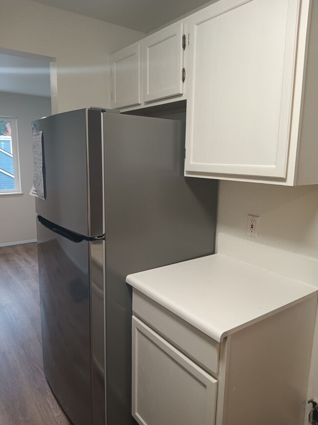 Building Photo - 3bed 2.5 bath Silverdale Rejuvinated Townhouse