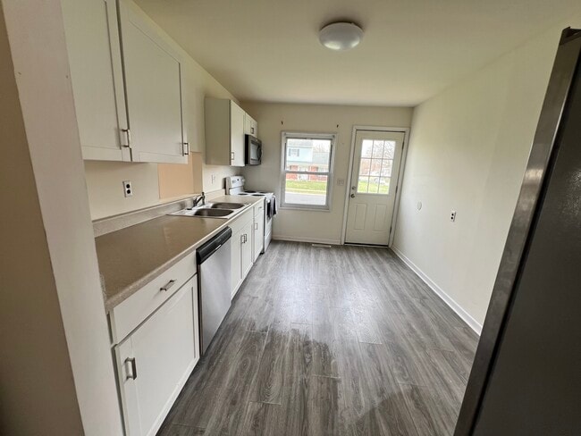 Building Photo - 16 Glyn Dr