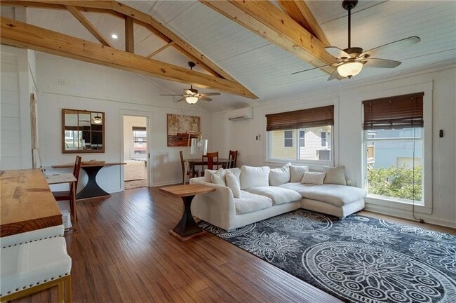 Building Photo - 3113 Bayou View Dr
