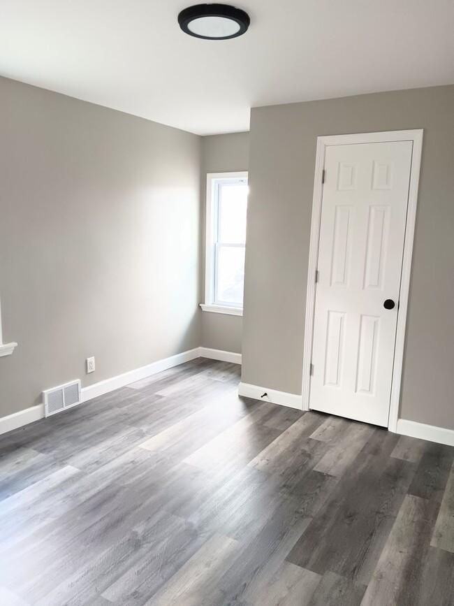 Building Photo - Spacious 4-Bedroom Home with Modern Upgrades