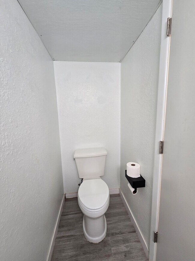 Building Photo - 3520 Adenmore C