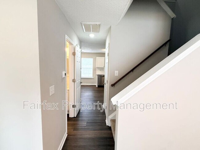 Building Photo - 201 Ridge Lake Dr