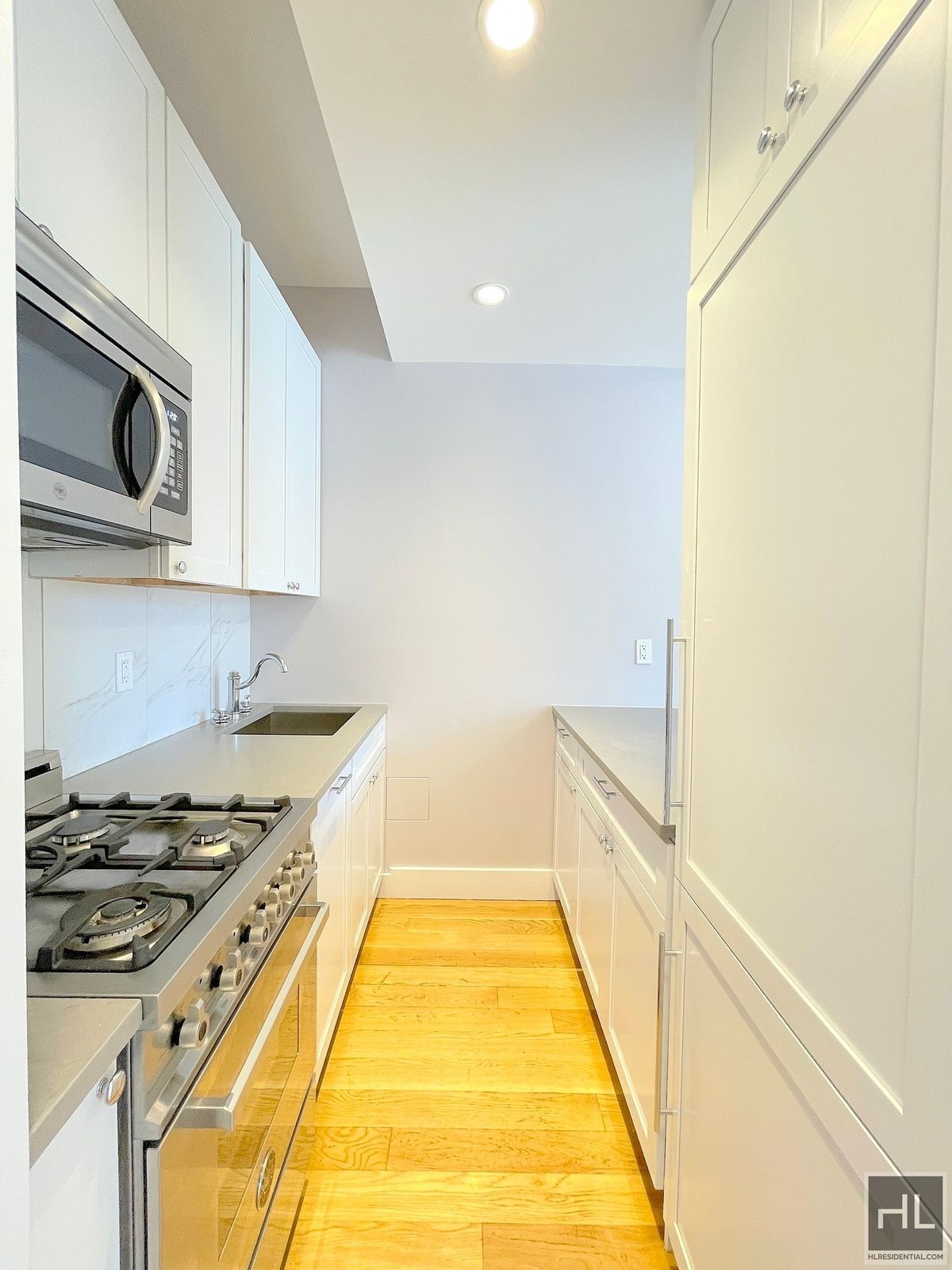 Building Photo - 252 W 76th St