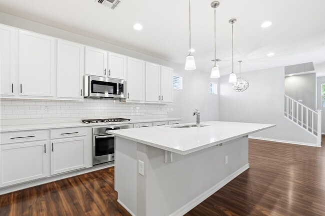 Building Photo - 2263 S Henry Ln