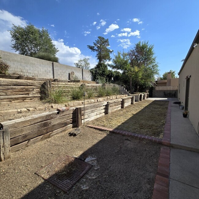 Building Photo - 1048 Monte Largo Dr NE