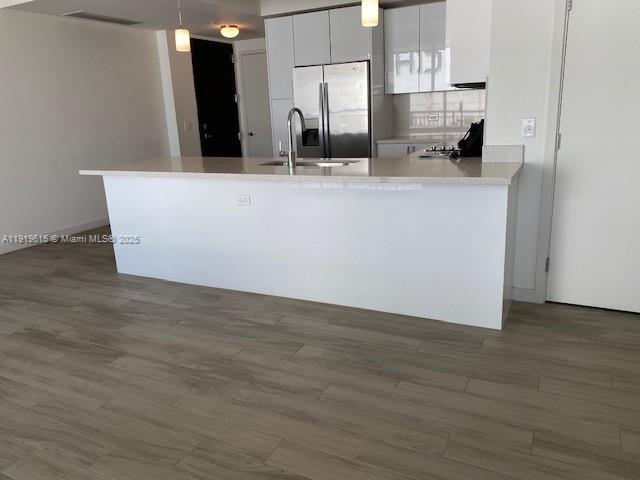 Building Photo - 999 SW 1st Ave