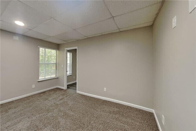 Building Photo - 1294 Log Cabin Ln SE