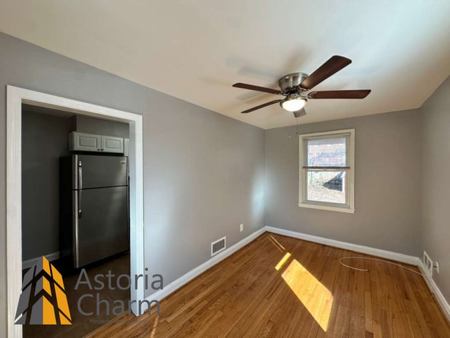 Building Photo - 3 Bedroom Home with Finished Basement, Parking, and Fenced Yard