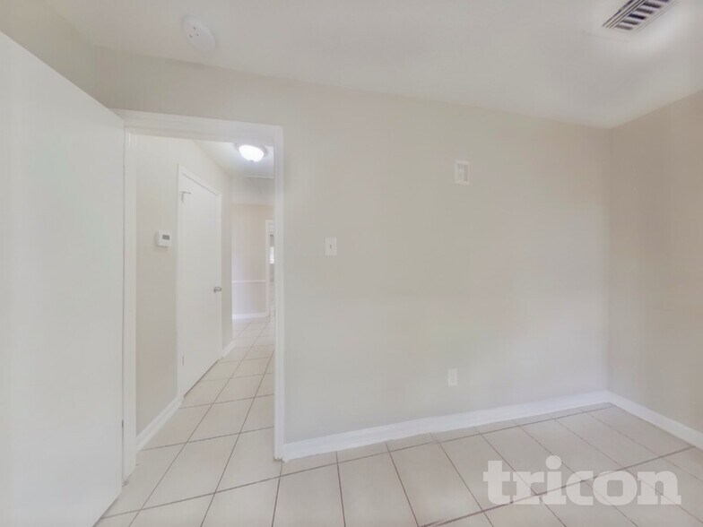 Building Photo - 7902 Battlepine Dr