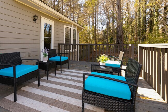 Building Photo - 2062 Woodbine Cir