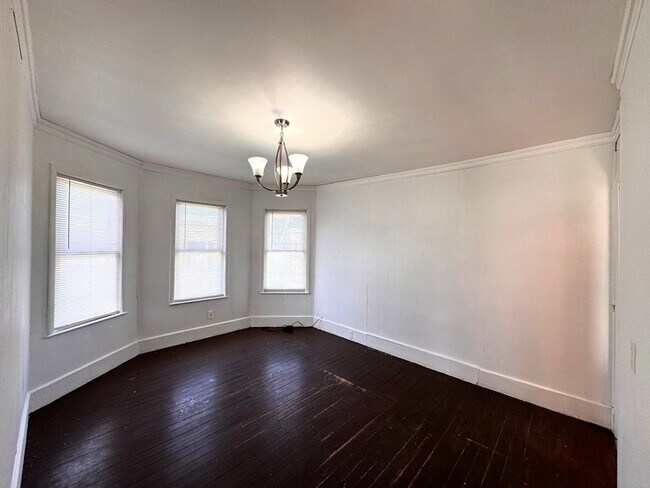 Building Photo - 11 Fairmont Pl