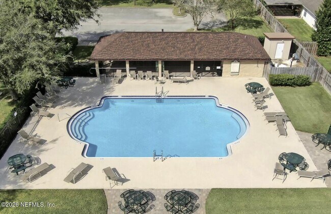 Building Photo - 13031 Chets Creek Dr N