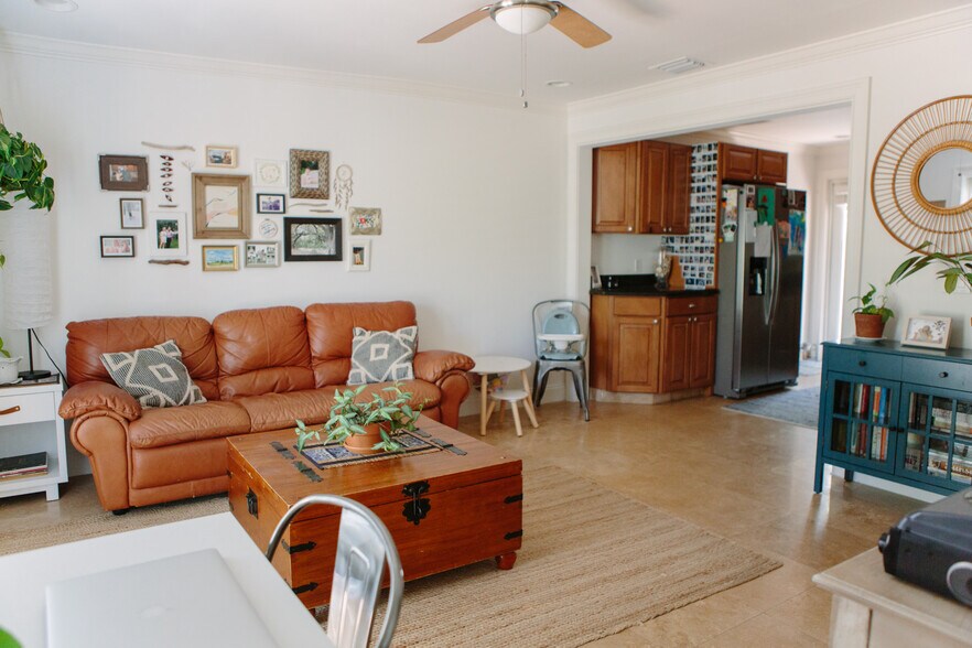 Living - 247 Malverne Rd