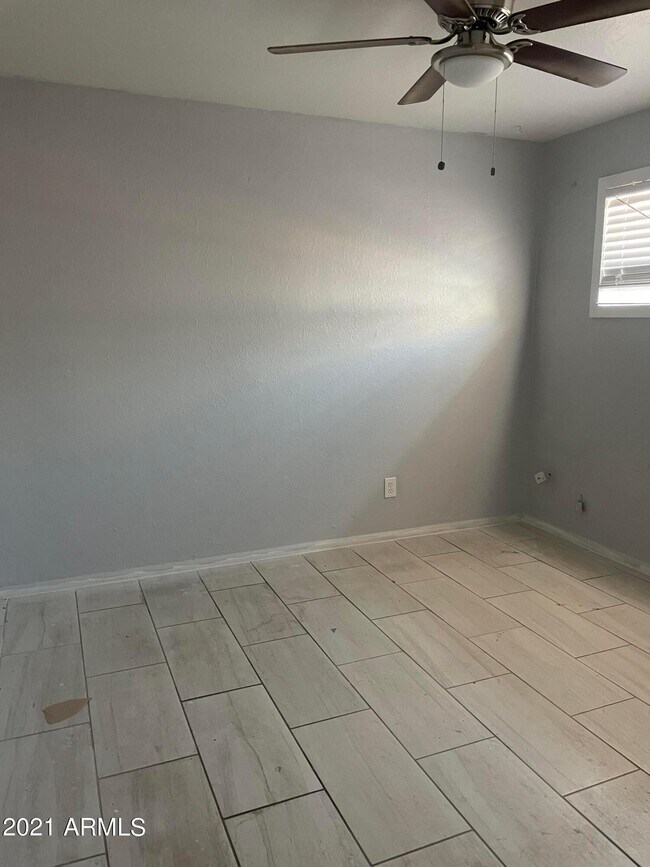 Building Photo - 2242 N 29th Pl