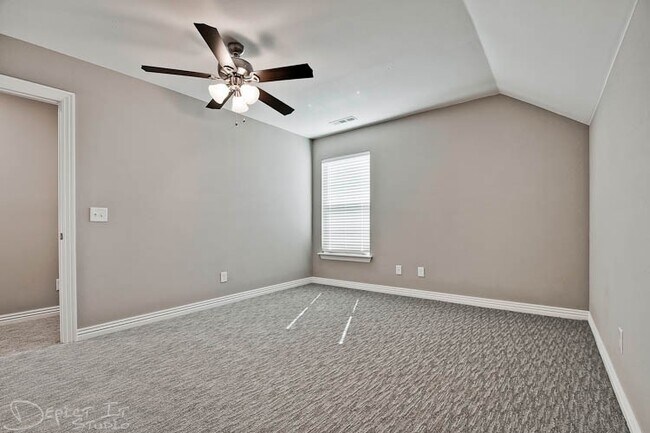 Building Photo - BEAUTIFUL BENTONVILLE HOME - LARGE FENCED IN YARD - BONUS ROOM UPSTAIRS