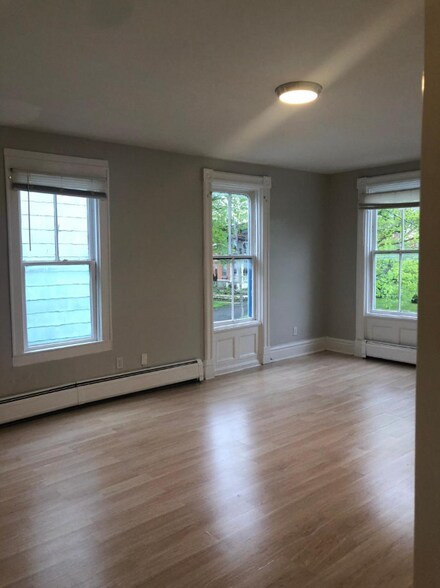 Building Photo - 313 Rutger St