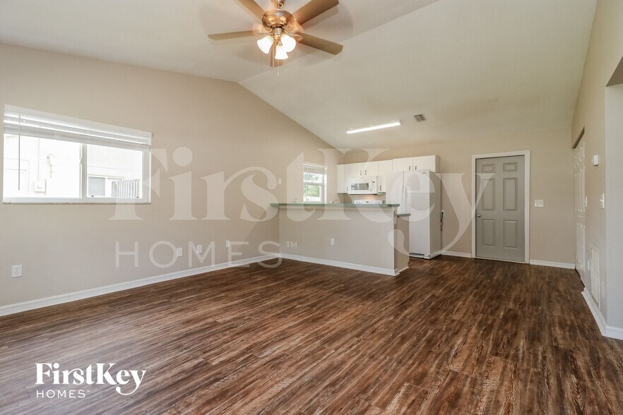 Building Photo - 2711 80th Ave E