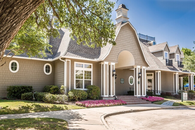Building Photo - 10120 Cedar Lake Dr