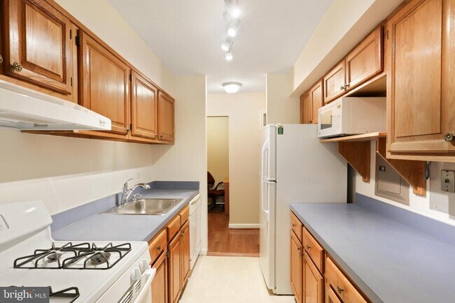 Building Photo - 3308 Woodburn Village Dr