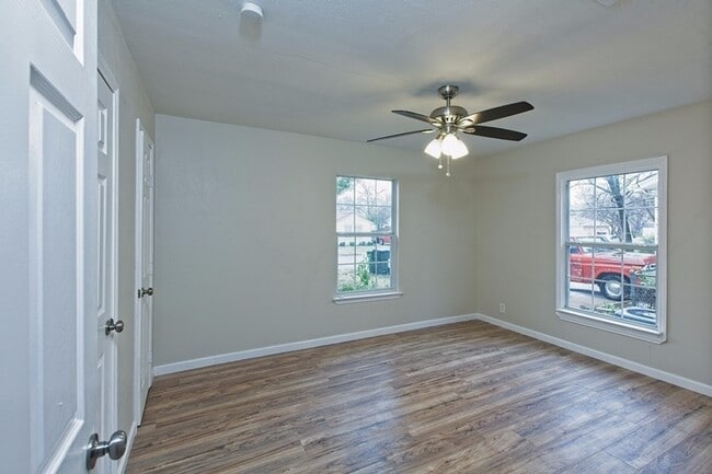 Building Photo - 1613 M Pl