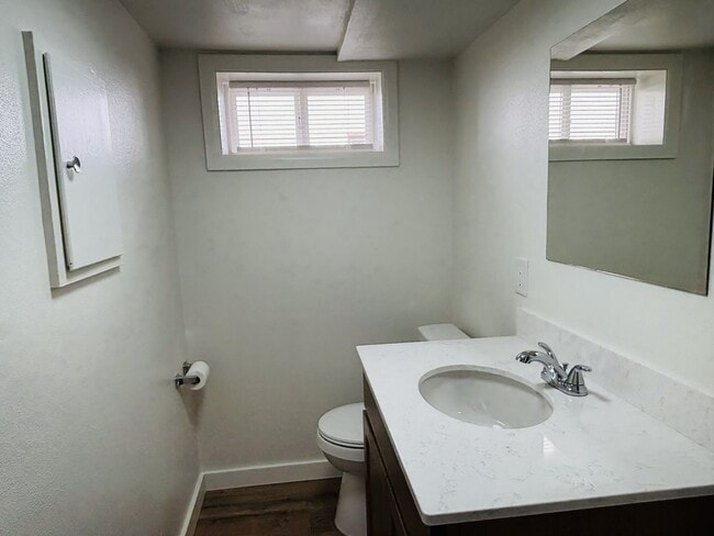 Building Photo - Freshly Remodeled with Free Shared Laundry