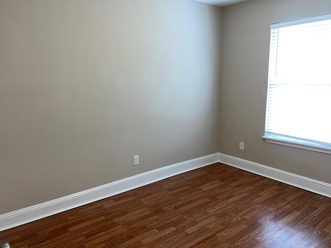 Building Photo - 202 Shetland Dr