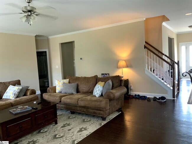Building Photo - 201 Raven Falls Ln