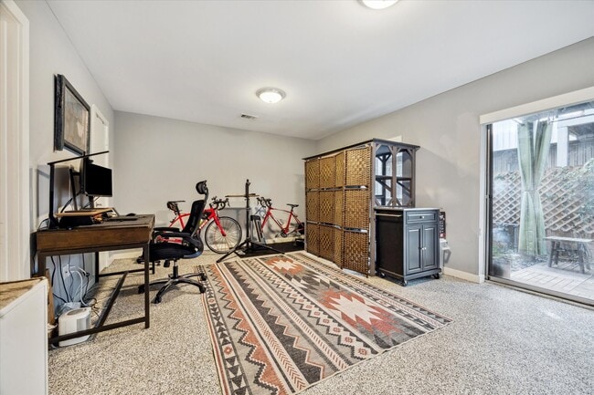 Building Photo - 815 Robin St
