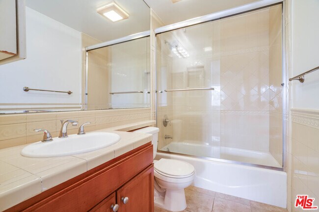 Building Photo - 3328 Oakhurst Ave