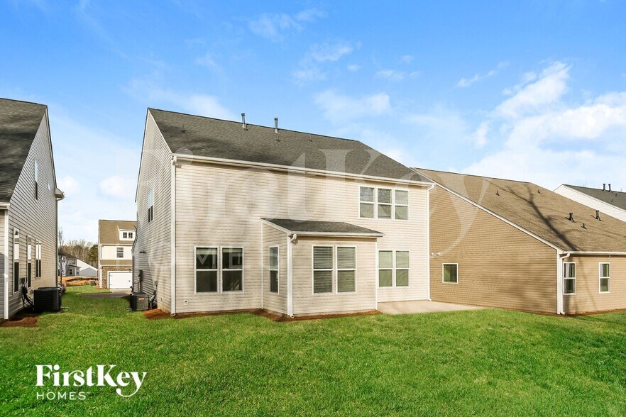 Building Photo - 558 Hillpark Ln
