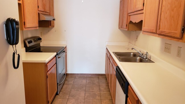 Building Photo - 6743 Cedar Chest Ct