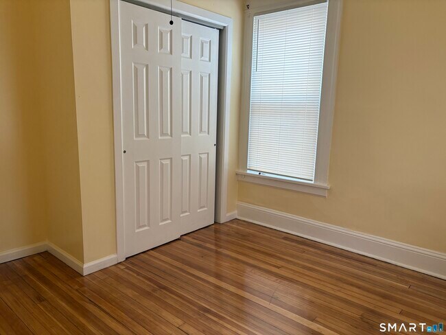 Building Photo - 252 Maplewood Ave