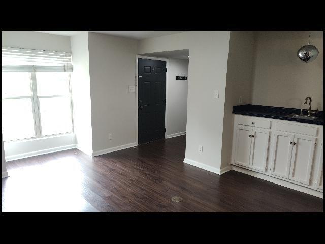 Building Photo - 401 Club Rd