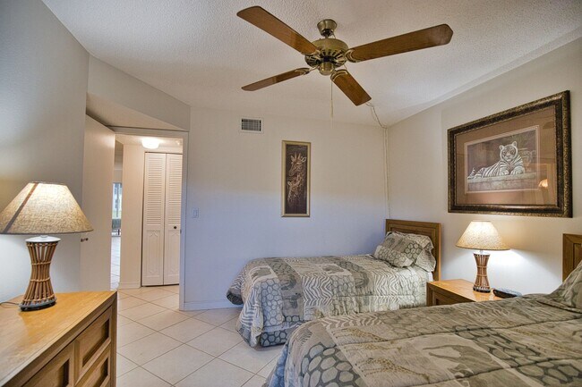 Building Photo - 1406 Pine Lake Dr